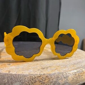 Yellow Flower-Shaped Sunglasses - Fun Summer Shades